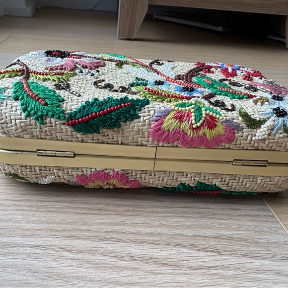 Embroidered Floral Straw Clutch - Picture 5 of 5